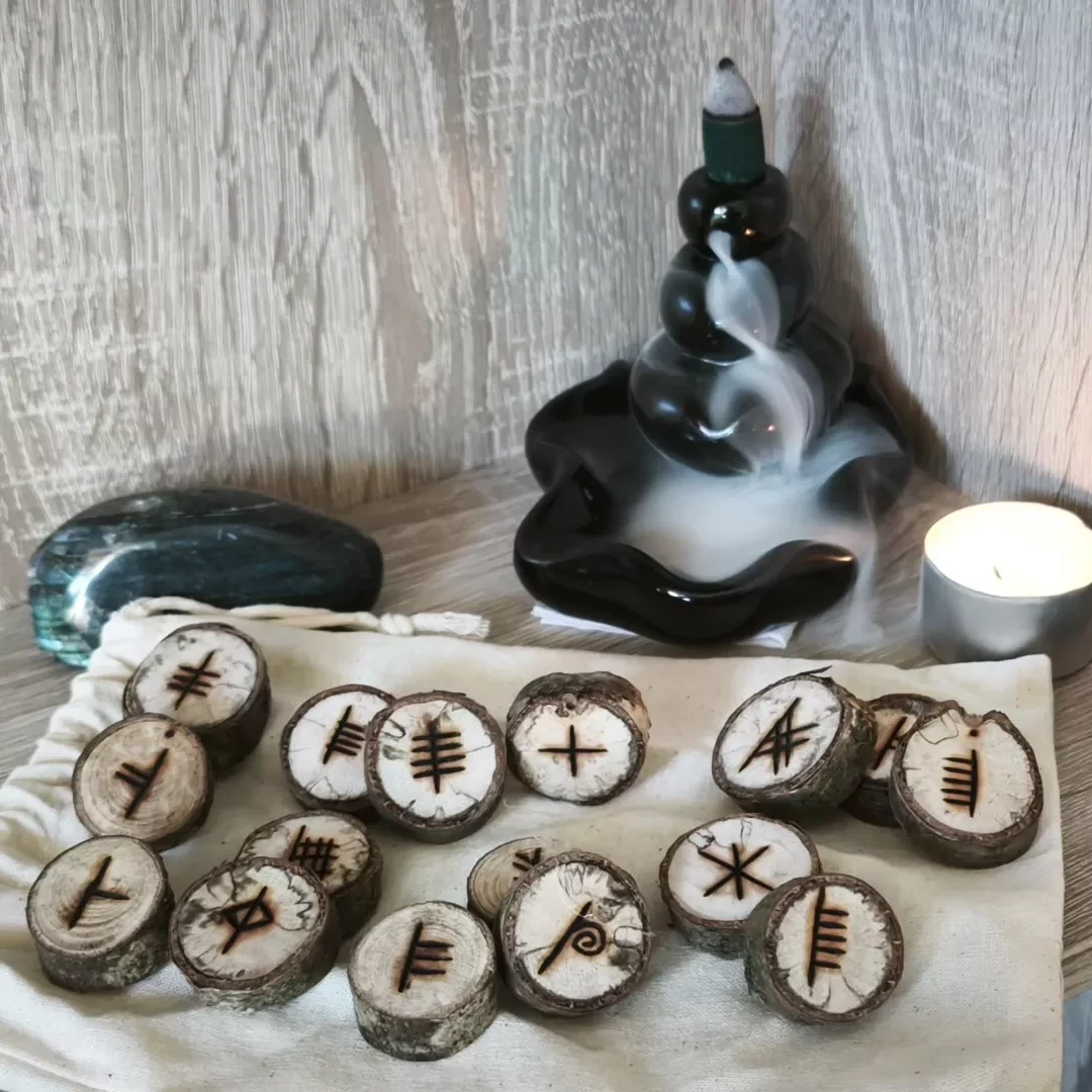 Jeu de runes Ogham en bois