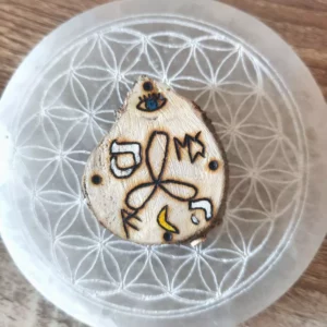 Talisman personnalisé en bois